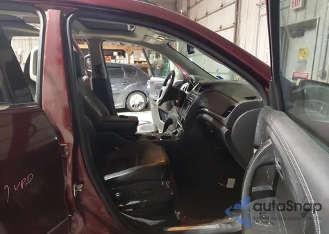 2017 Chevrolet Traverse Premier z USA, uszkodzony, nr VIN 1GNKVJKD7HJ161054